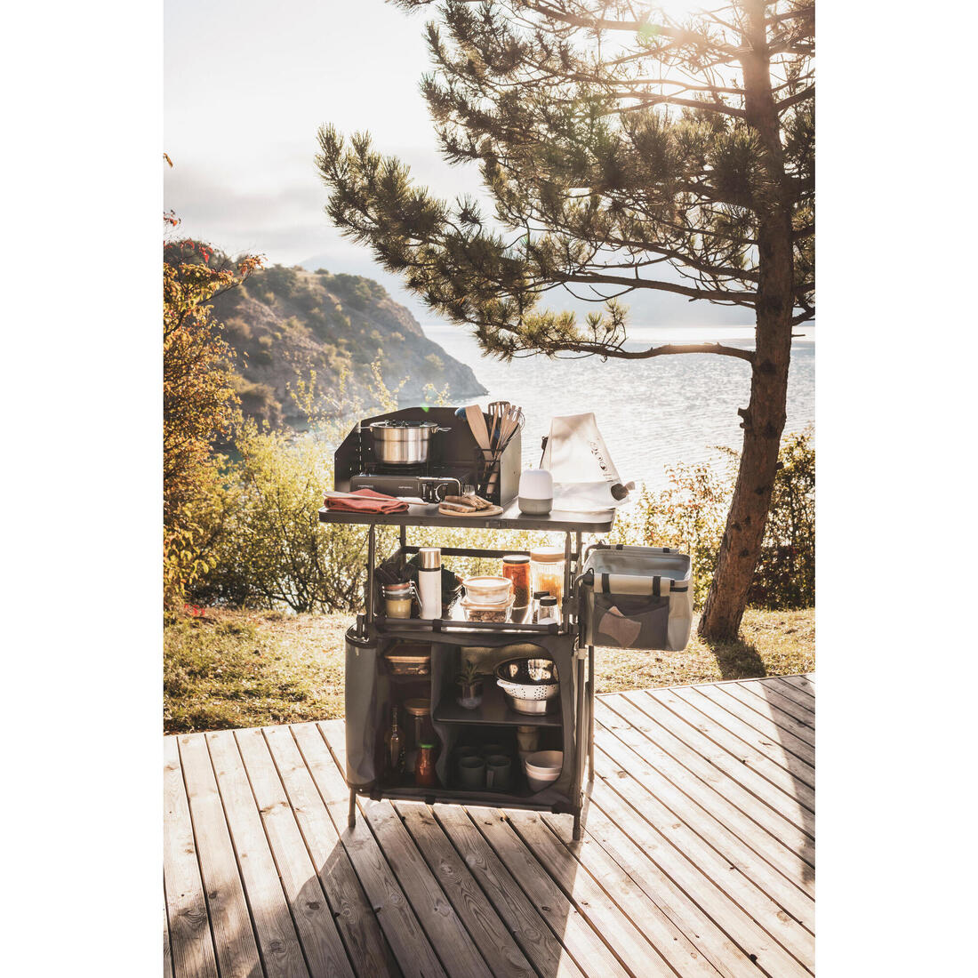 Camping kitchen unit L, foldable and with a wind shield 3