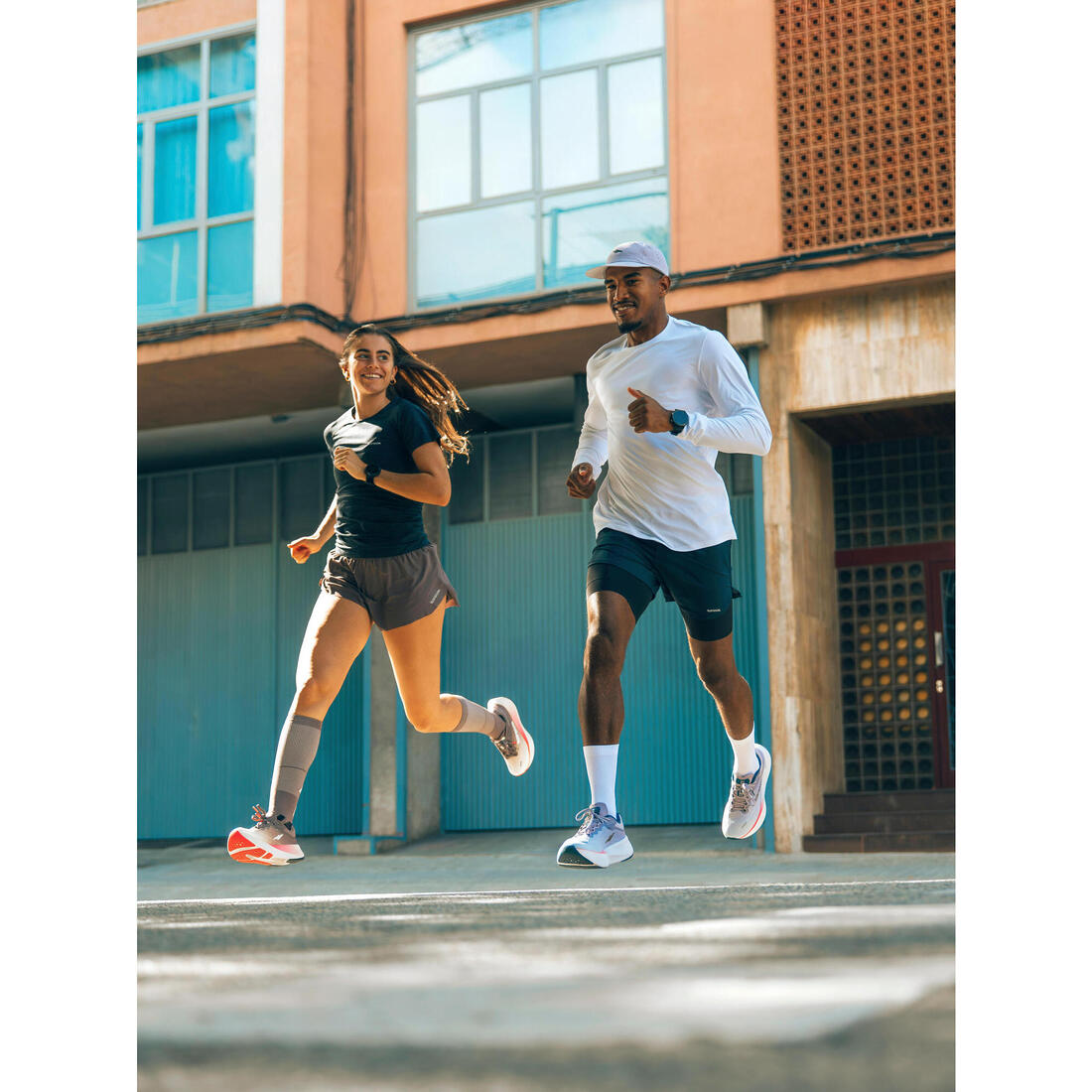 Shortse vrapimi 2 në 1 për meshkuj, Kiprun Run 500 Comfort blu marine 18