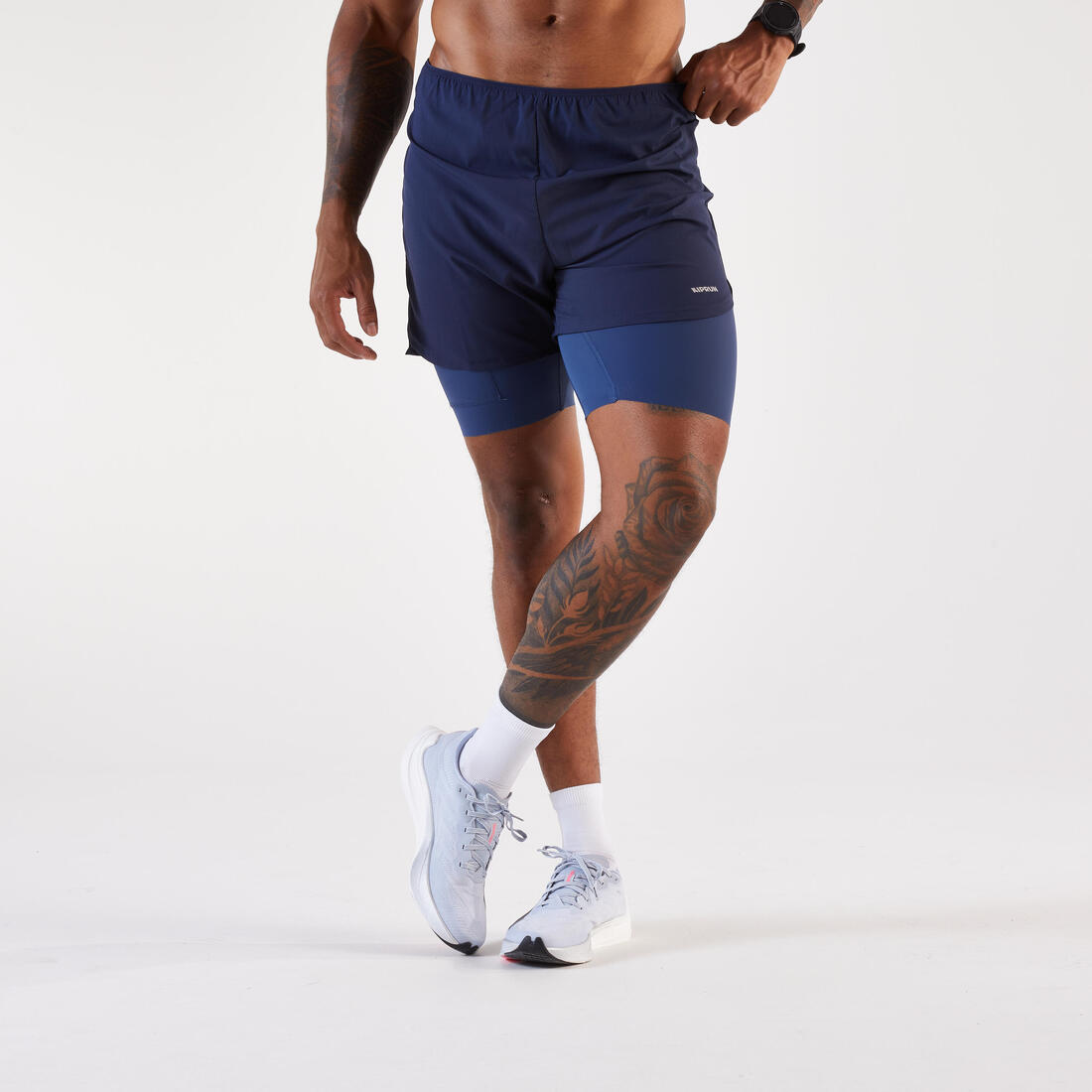 Shortse vrapimi 2 në 1 për meshkuj, Kiprun Run 500 Comfort blu marine