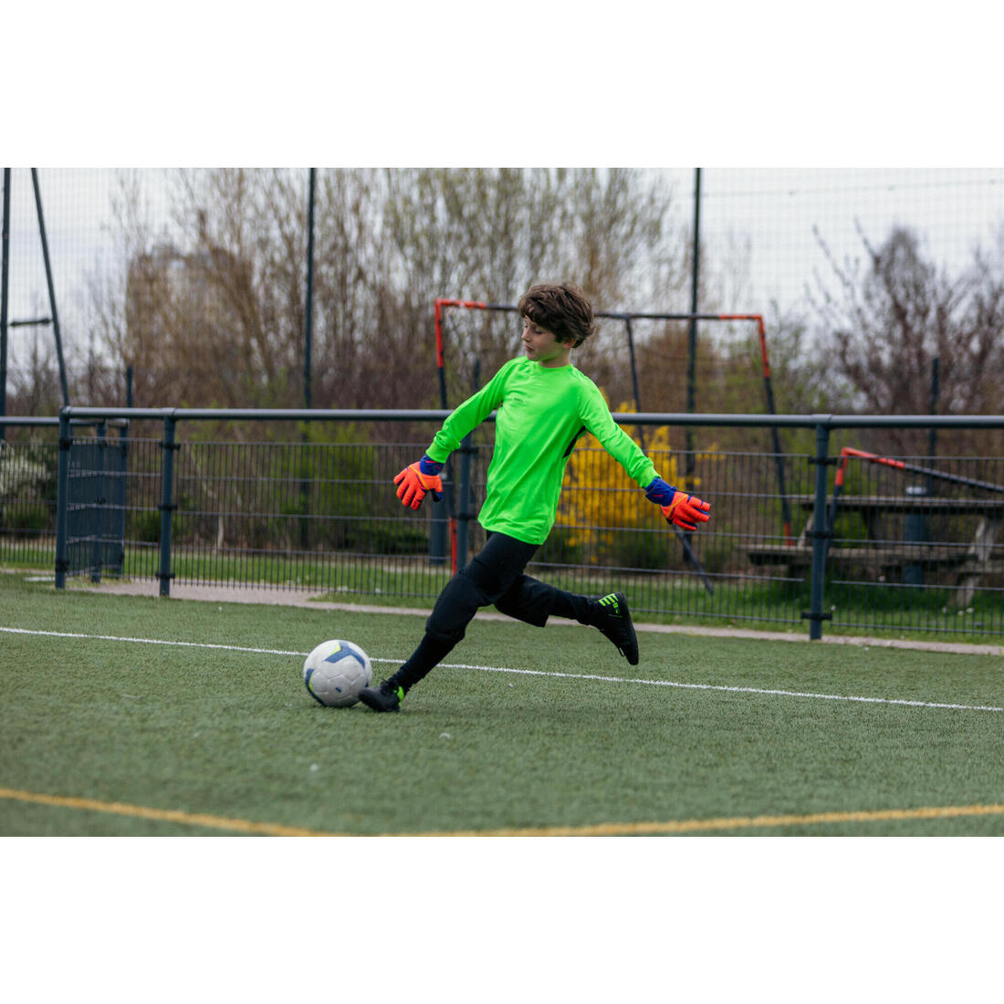 Këpucë Futbolli me Lidhëse për Fëmijë 100 FG - E Zezë/E Verdhë 11