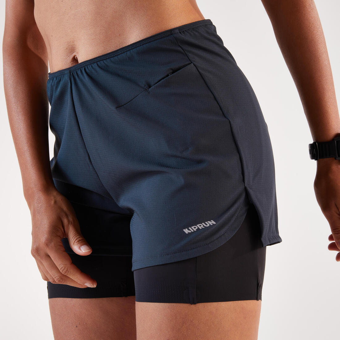 Shortse 2-në-1 për vrap në natyrë për femra, Kiprun Run 500 Comfort - E zezë 8