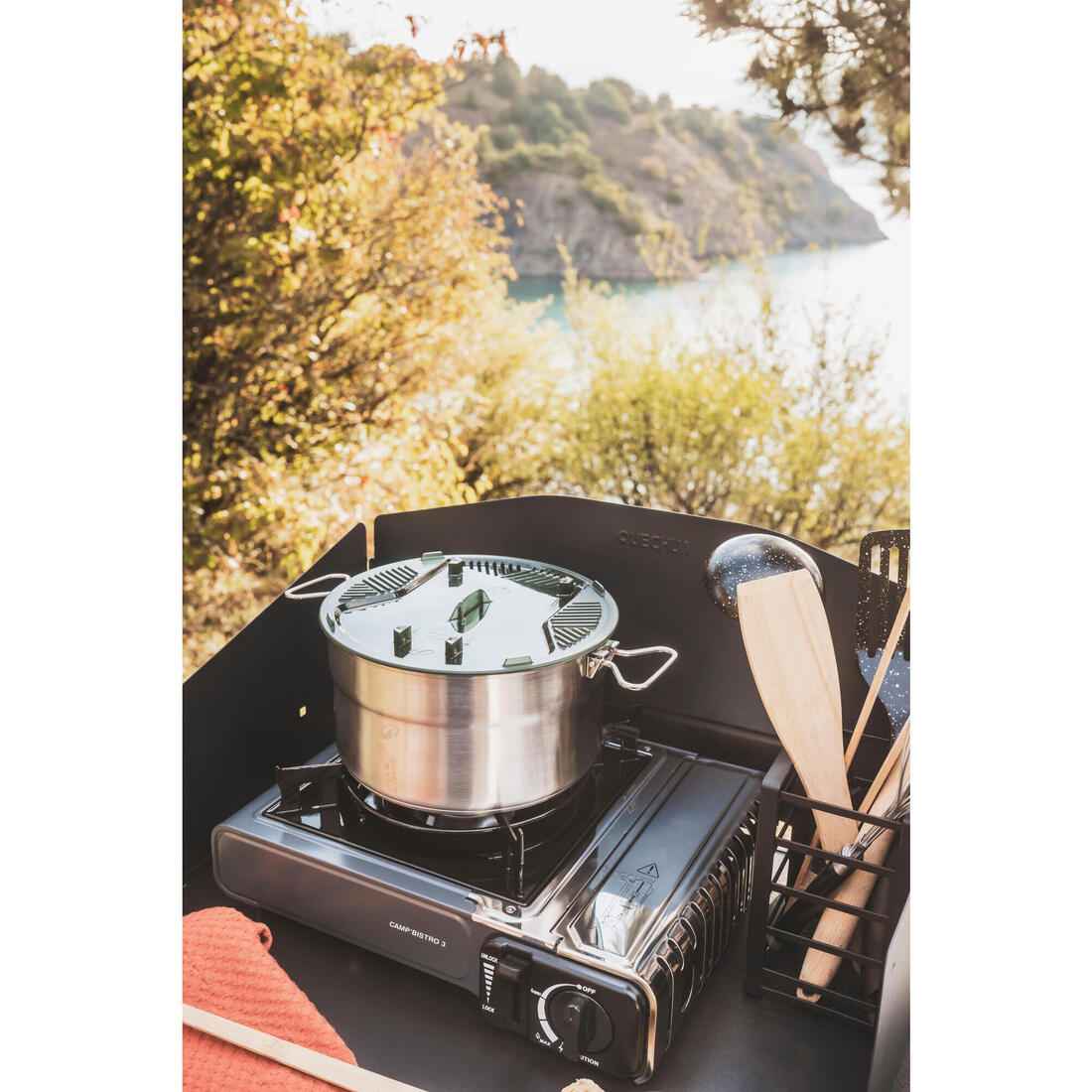 Camping kitchen unit L, foldable and with a wind shield 17